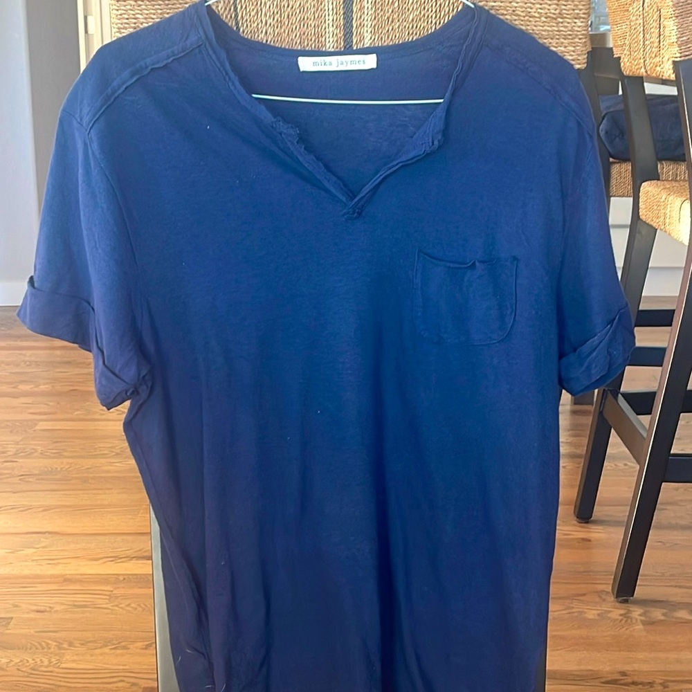Mika James loose V-Neck Shirt